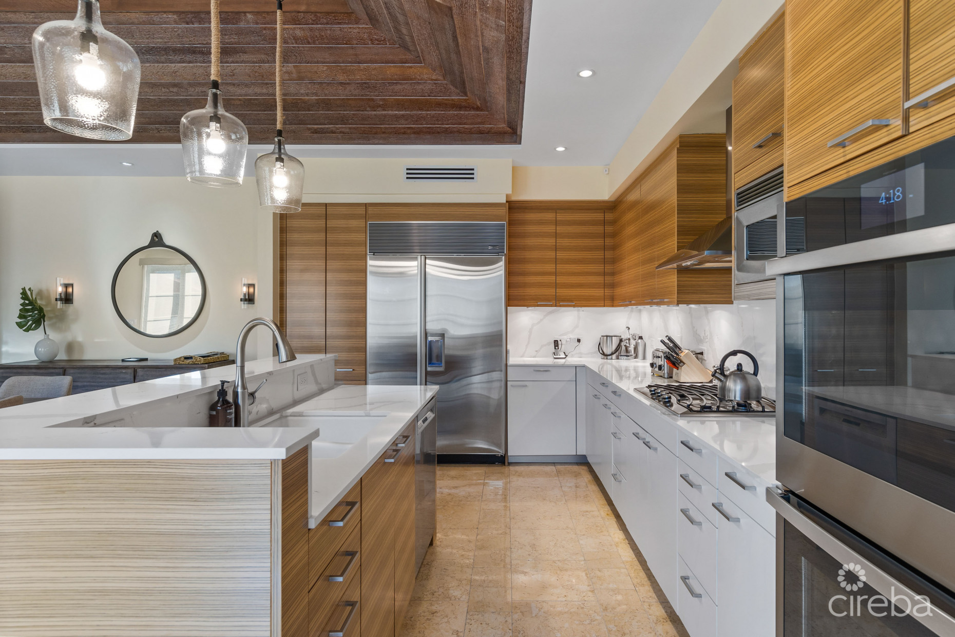 RITZ CARLTON - EXCLUSIVE RESORTS RESIDENCE