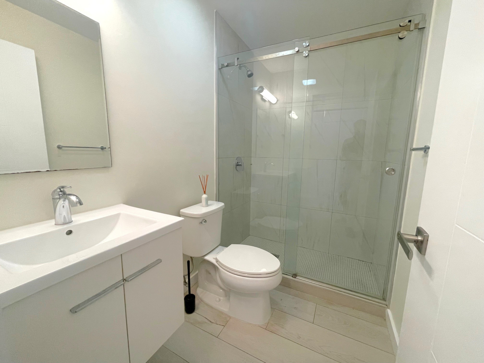 Siena Gardens Modern 1 Bed