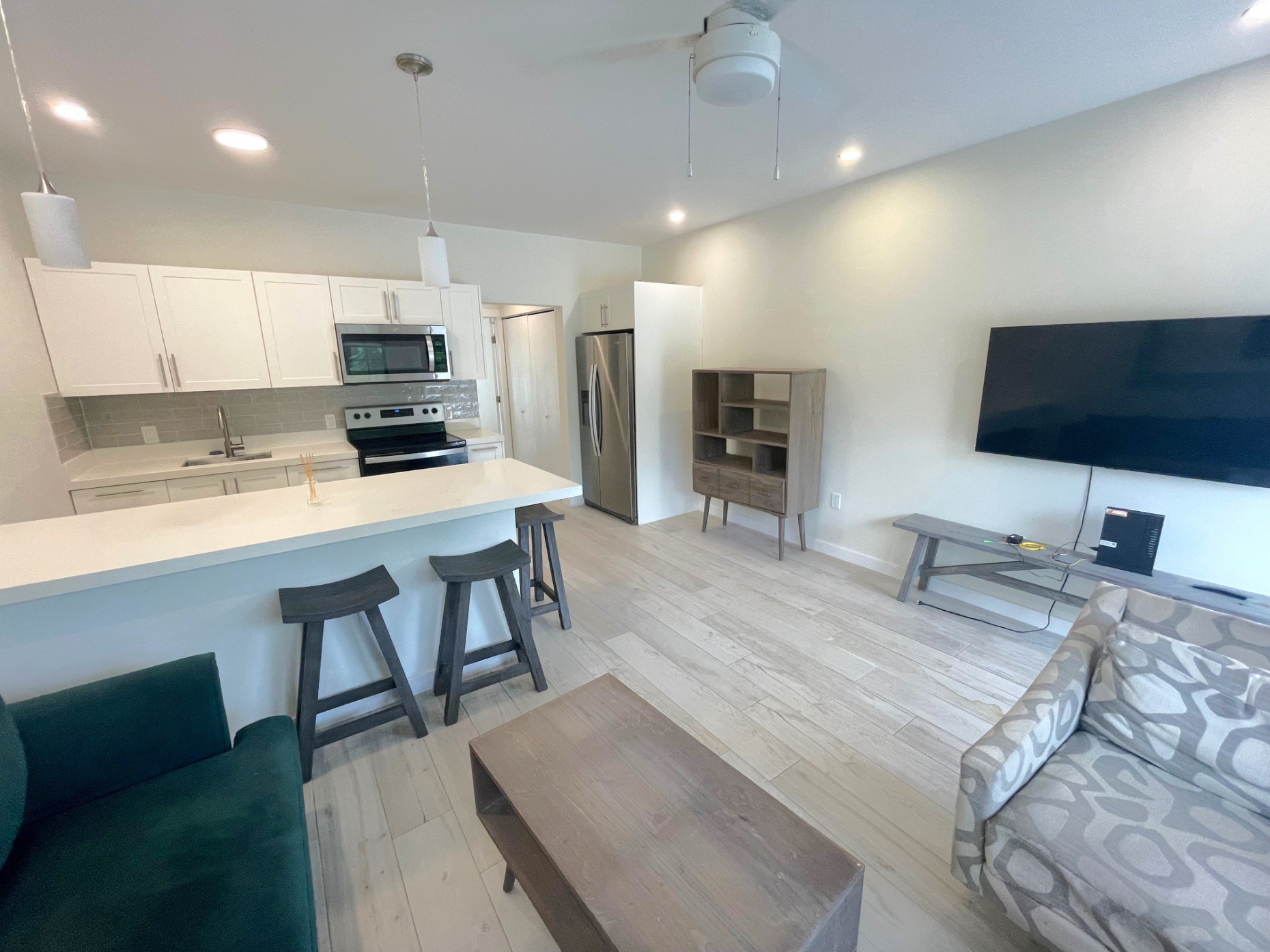 Siena Gardens Modern 1 Bed