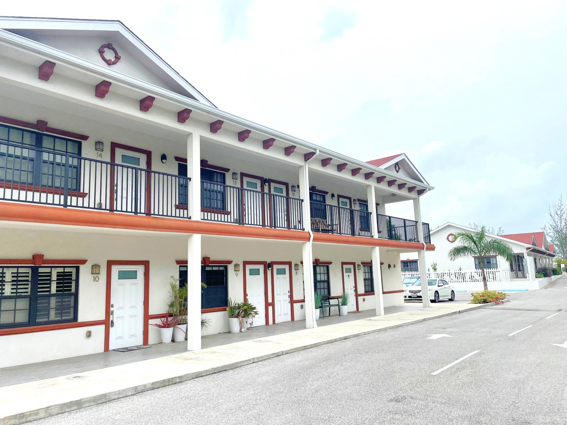 Siena Gardens Modern 1 Bed