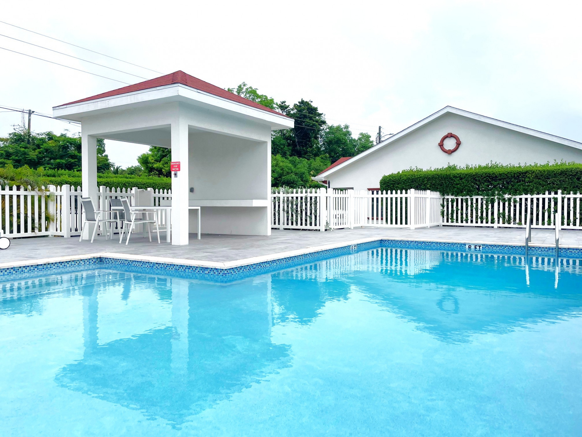 Siena Gardens Modern 1 Bed