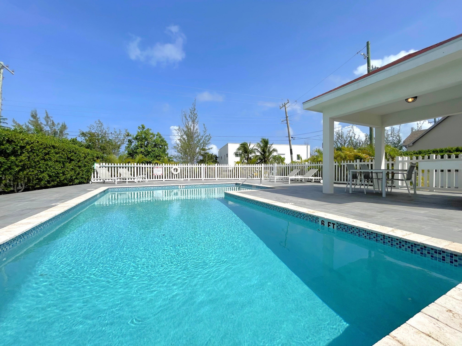 Siena Gardens Modern 1 Bed