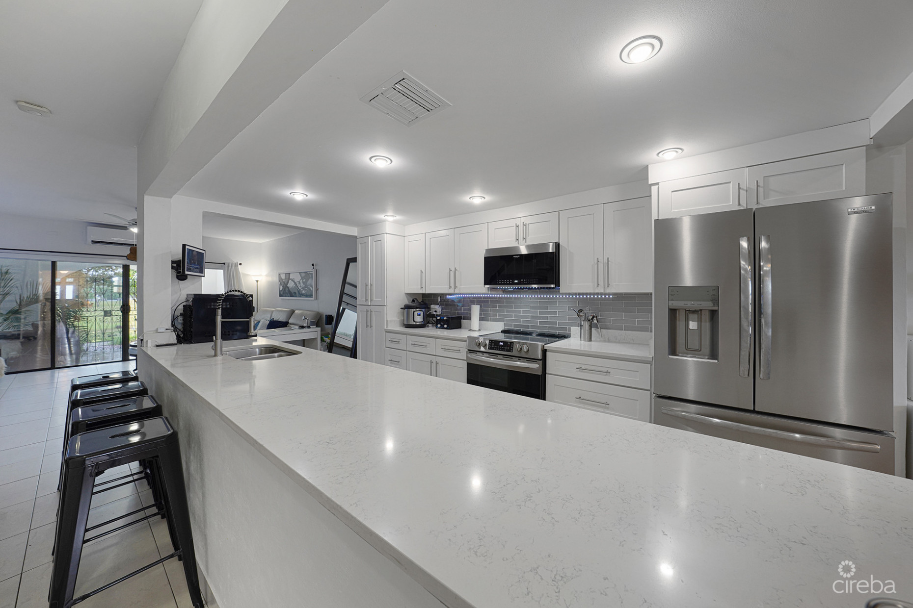 LIME TREE BAY TOWNHOUSE 2 BED 2.5 BATH SMB CORRIDOR