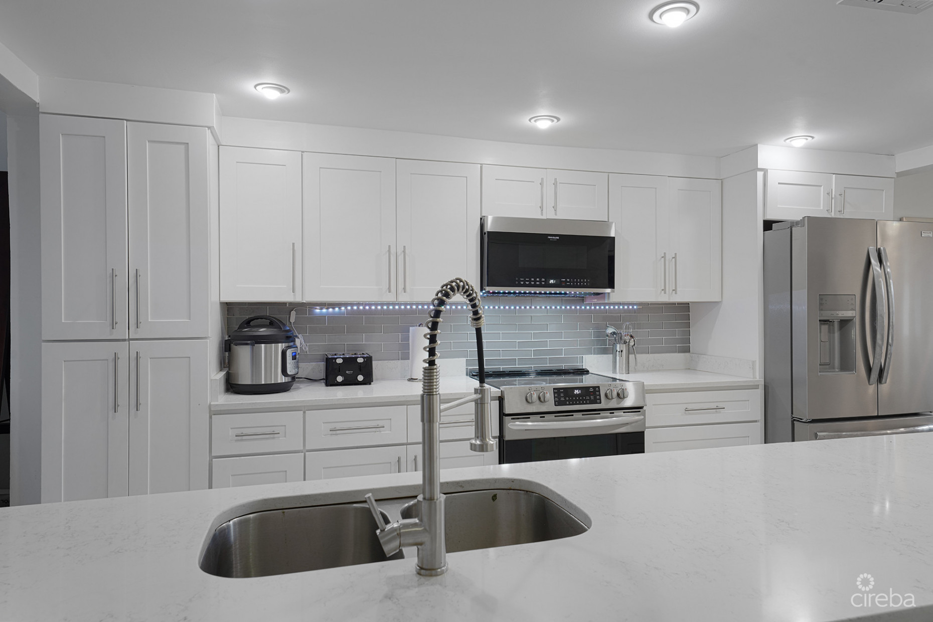 LIME TREE BAY TOWNHOUSE 2 BED 2.5 BATH SMB CORRIDOR