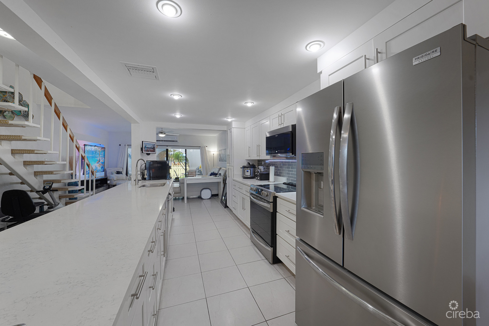 LIME TREE BAY TOWNHOUSE 2 BED 2.5 BATH SMB CORRIDOR