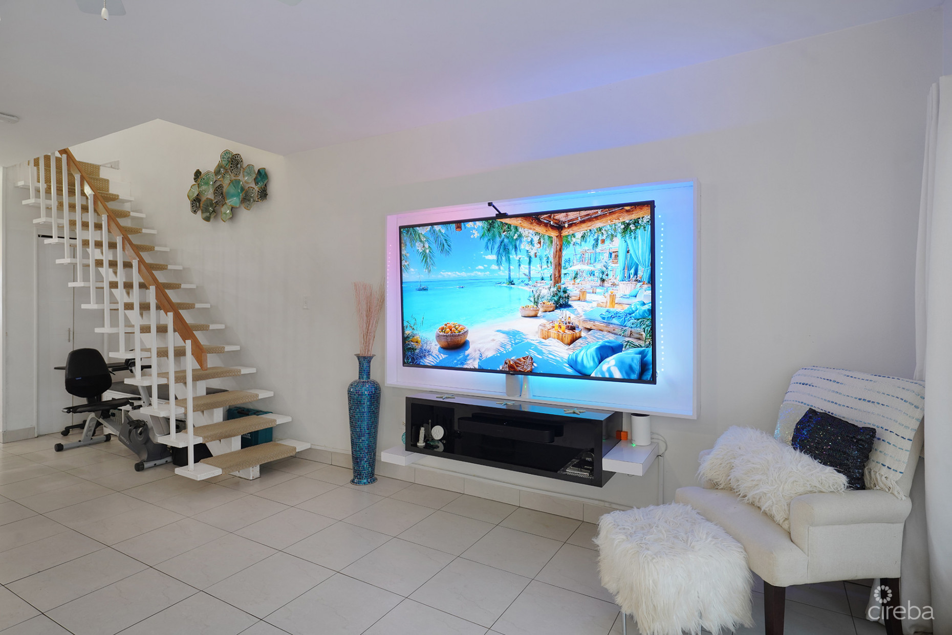 LIME TREE BAY TOWNHOUSE 2 BED 2.5 BATH SMB CORRIDOR