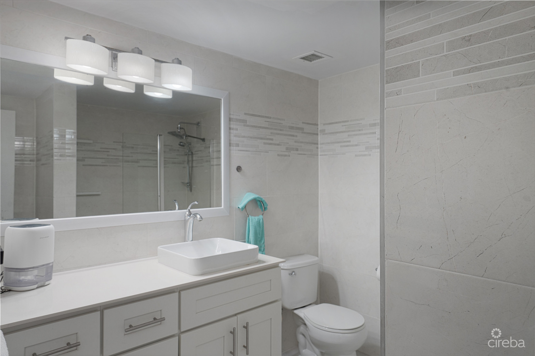 LIME TREE BAY TOWNHOUSE 2 BED 2.5 BATH SMB CORRIDOR