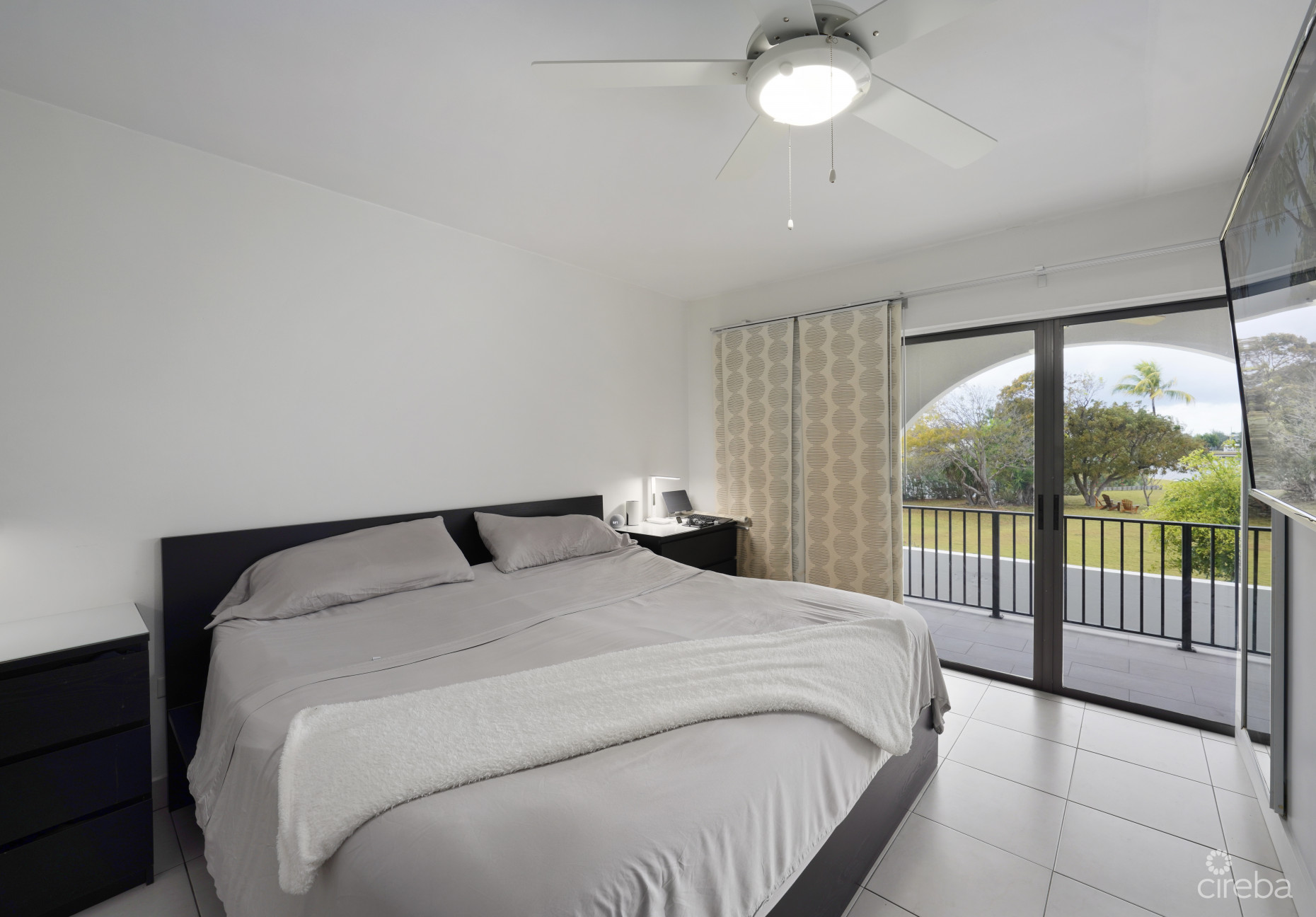 LIME TREE BAY TOWNHOUSE 2 BED 2.5 BATH SMB CORRIDOR