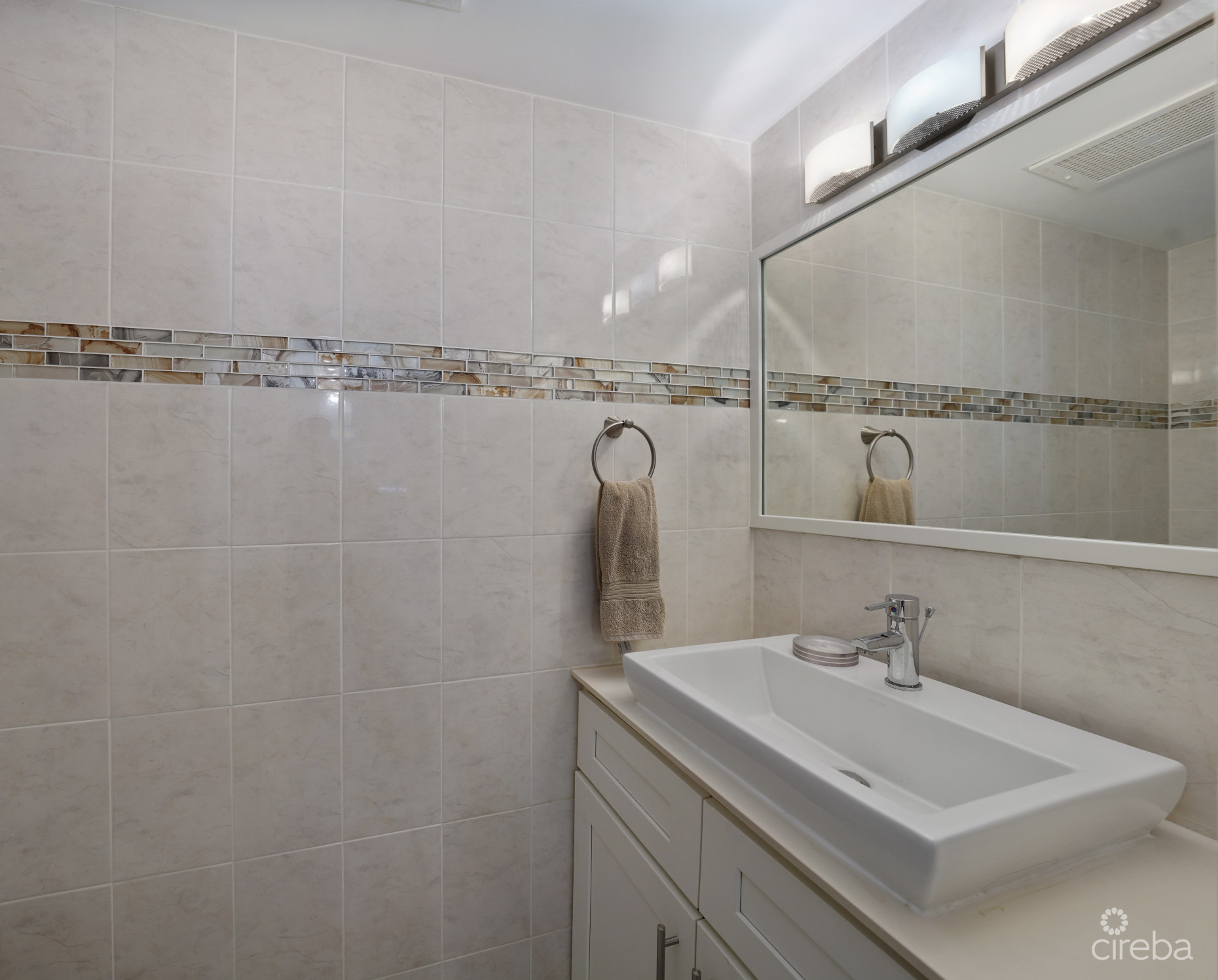 LIME TREE BAY TOWNHOUSE 2 BED 2.5 BATH SMB CORRIDOR