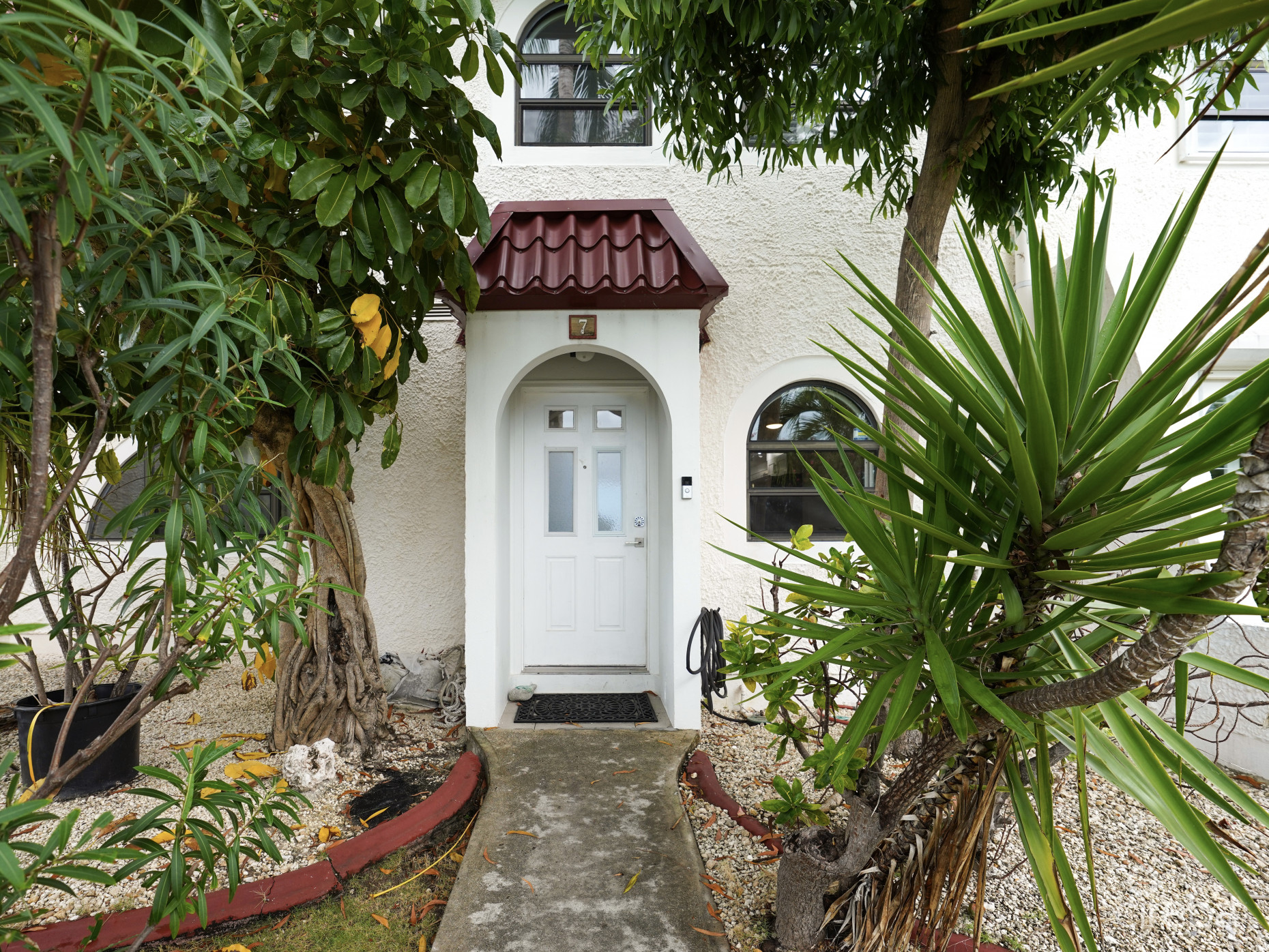 LIME TREE BAY TOWNHOUSE 2 BED 2.5 BATH SMB CORRIDOR