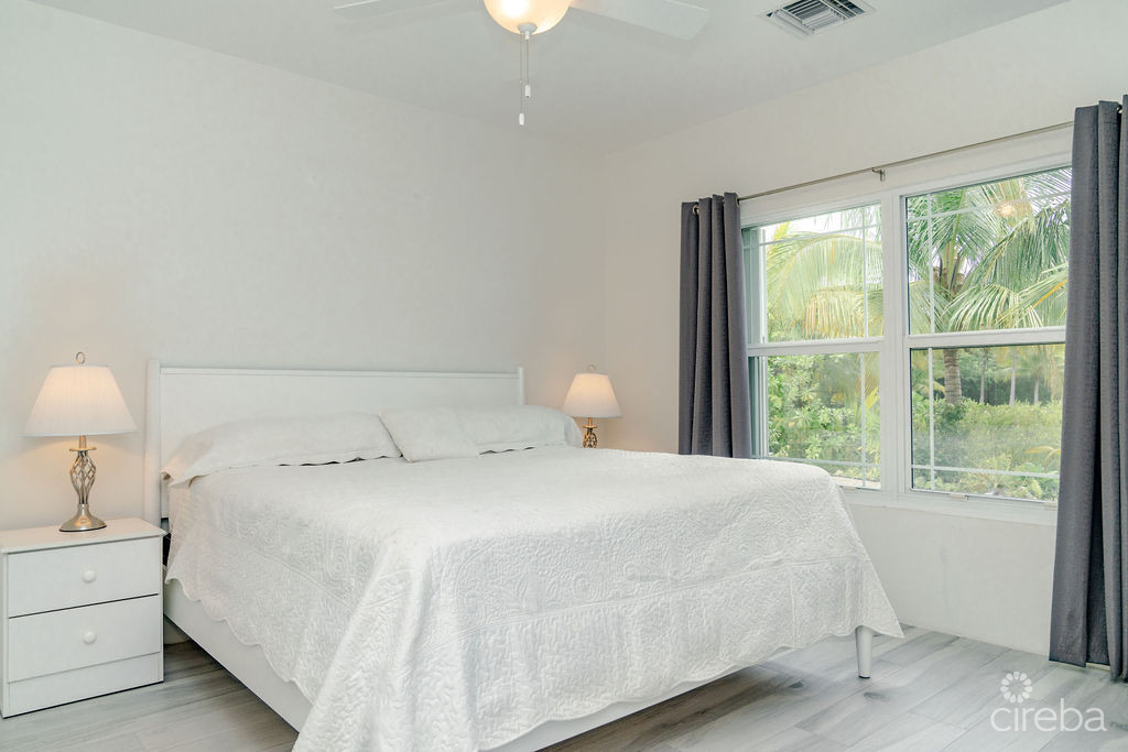 COCONUT VILLAGE - REDUCED - 3BEDS LAKEFRONT HOME