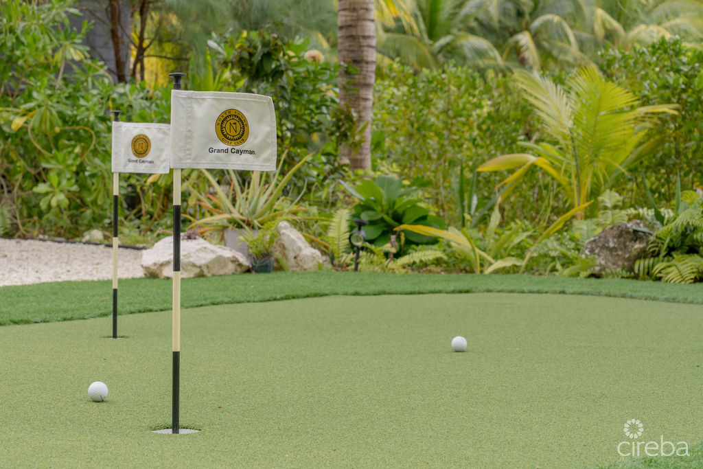 COCONUT VILLAGE - REDUCED - 3BEDS LAKEFRONT HOME