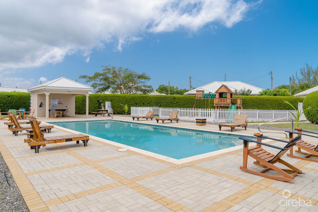 COCONUT VILLAGE - REDUCED - 3BEDS LAKEFRONT HOME