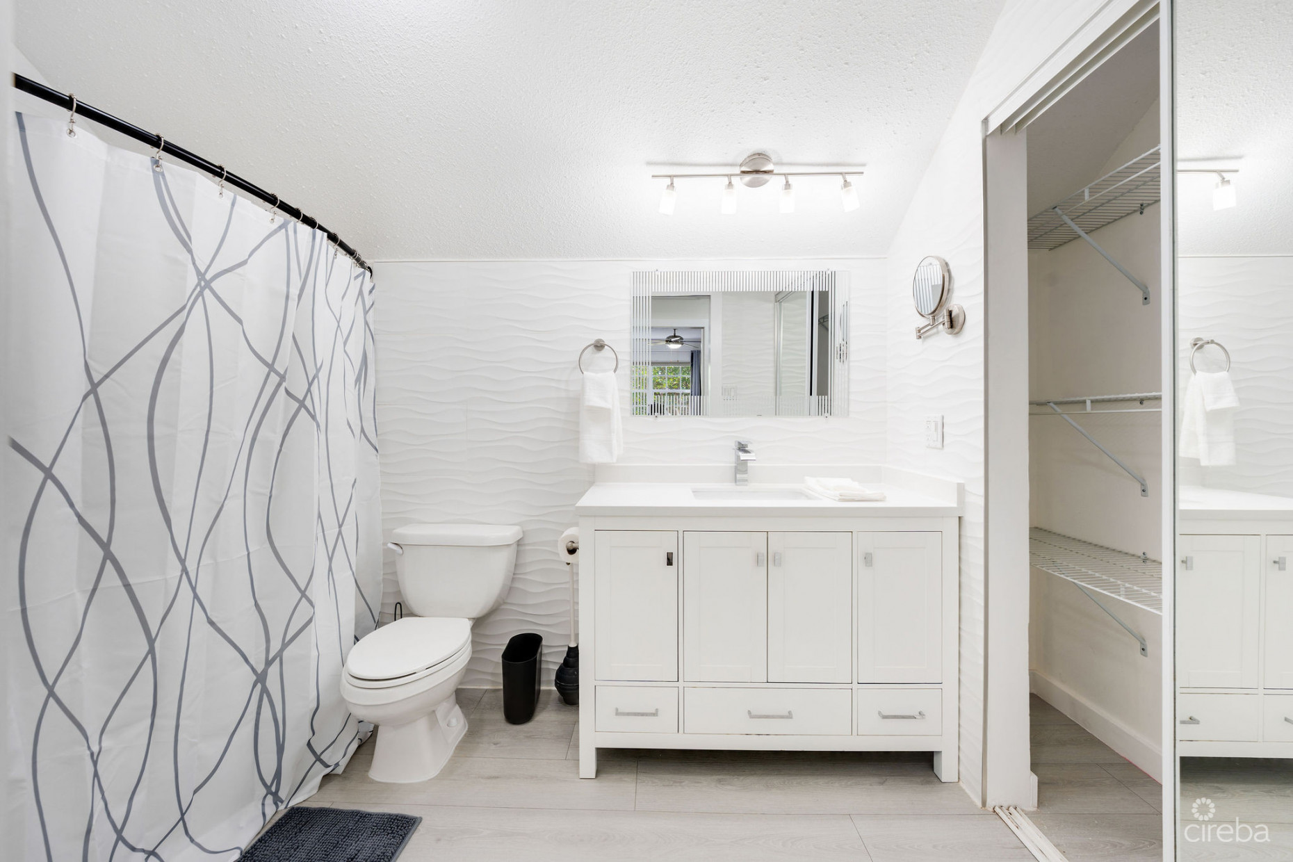 CHARMING & CENTRALLY LOCATED SOUTH COVE IN SOUTH SOUND