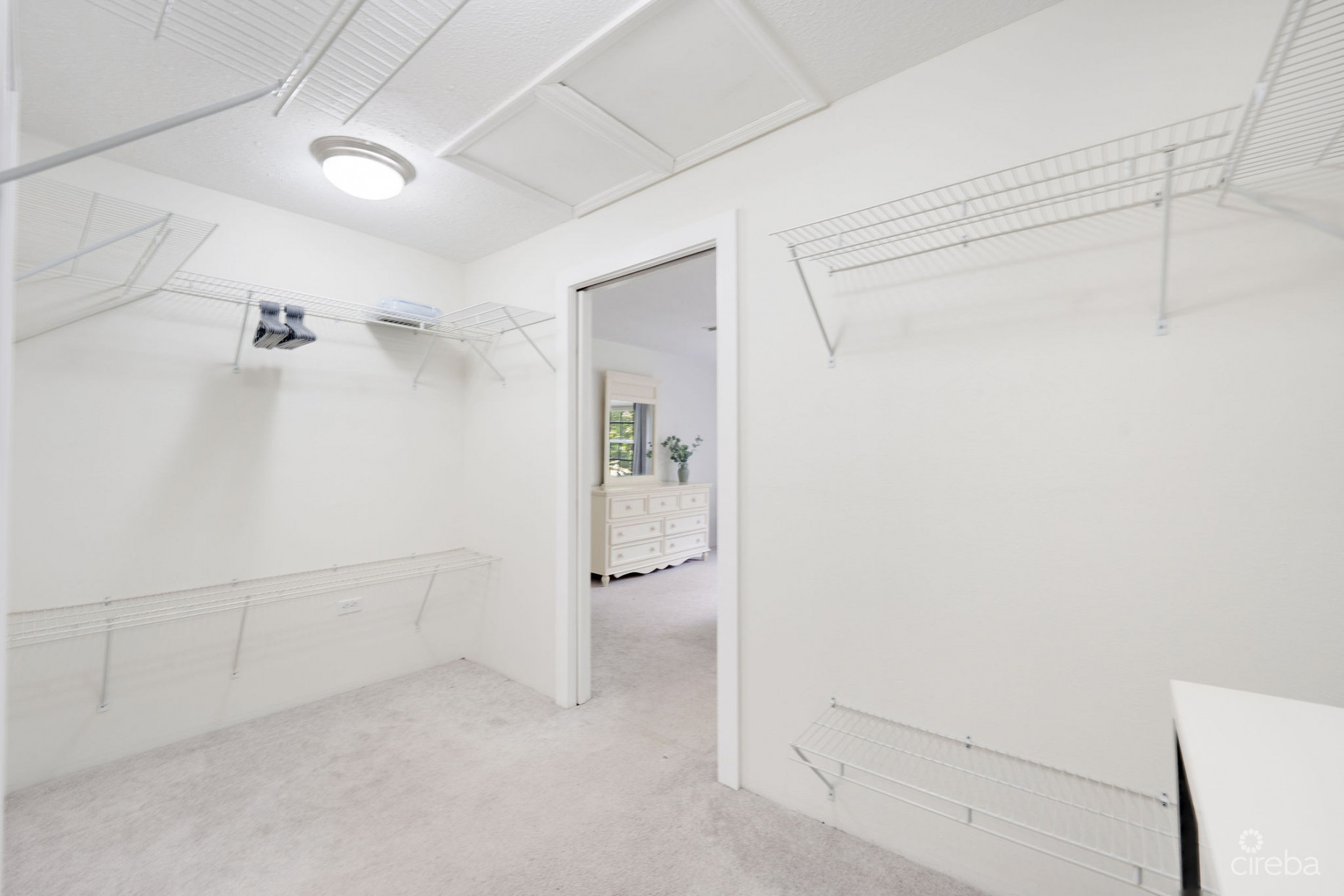 CHARMING & CENTRALLY LOCATED SOUTH COVE IN SOUTH SOUND