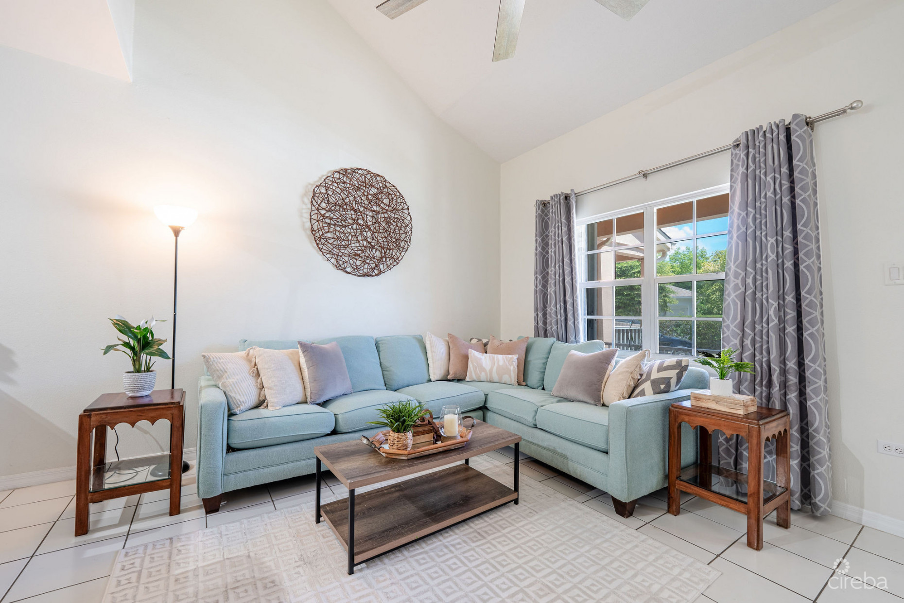 CHARMING & CENTRALLY LOCATED SOUTH COVE IN SOUTH SOUND