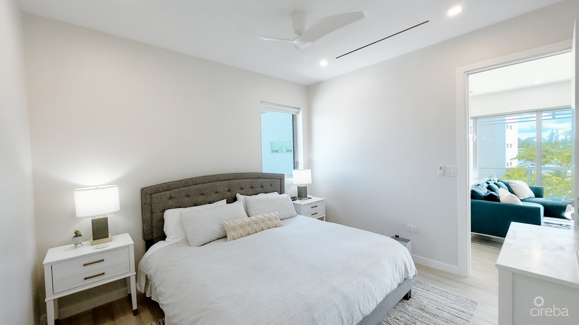 ONE CANAL POINT - SEVEN MILE BEACH