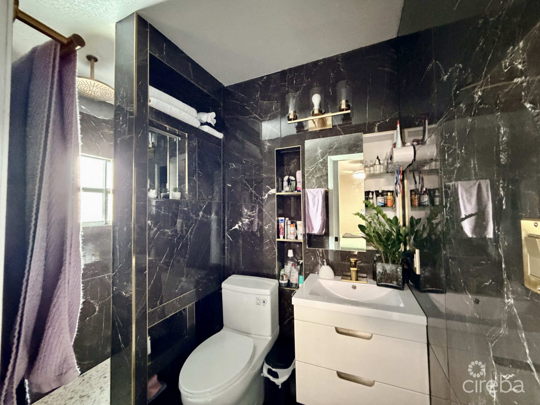 TROPICAL HAVEN - REMODELED 3 BEDROOM CONDO!