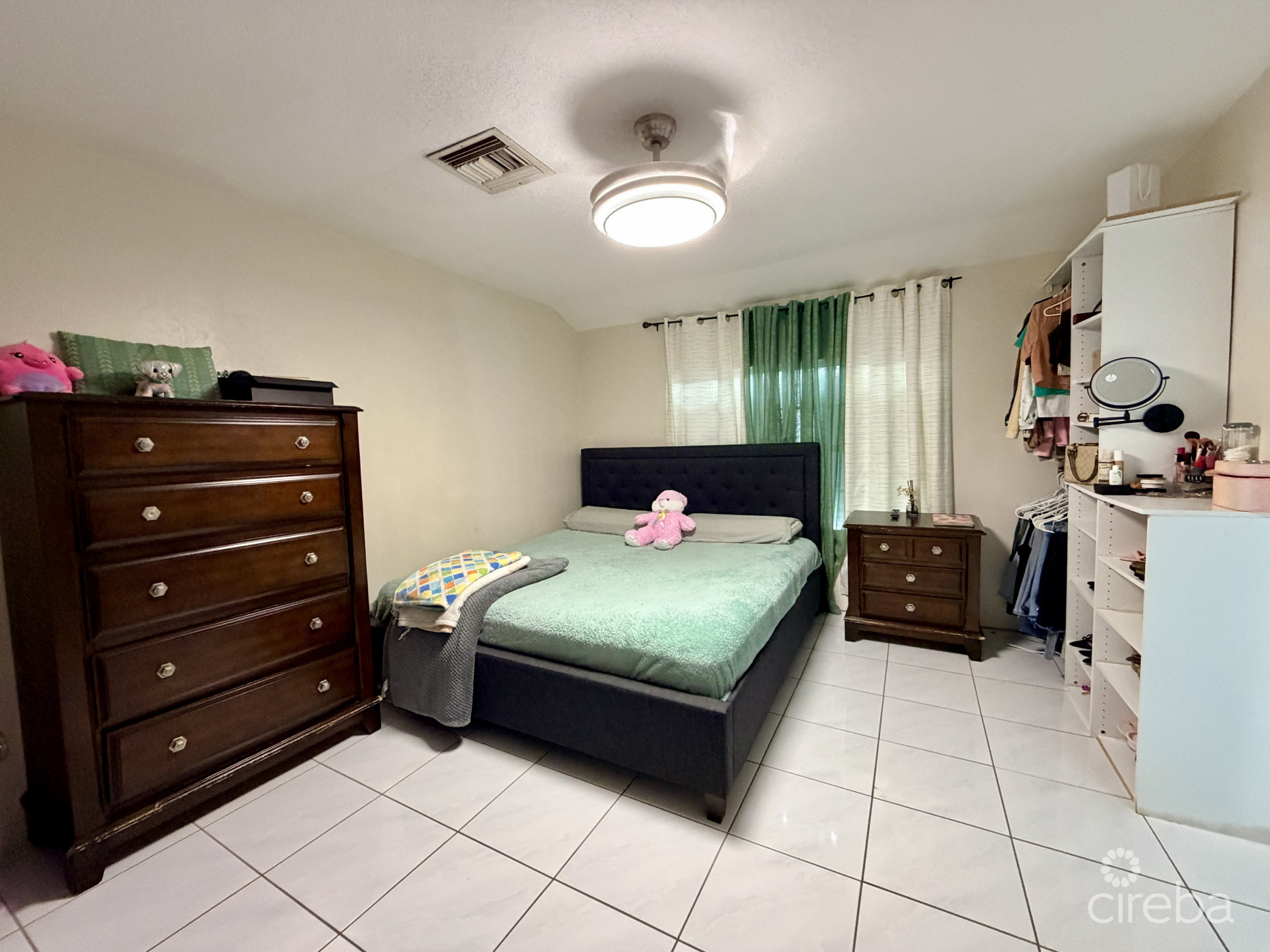 TROPICAL HAVEN - REMODELED 3 BEDROOM CONDO!