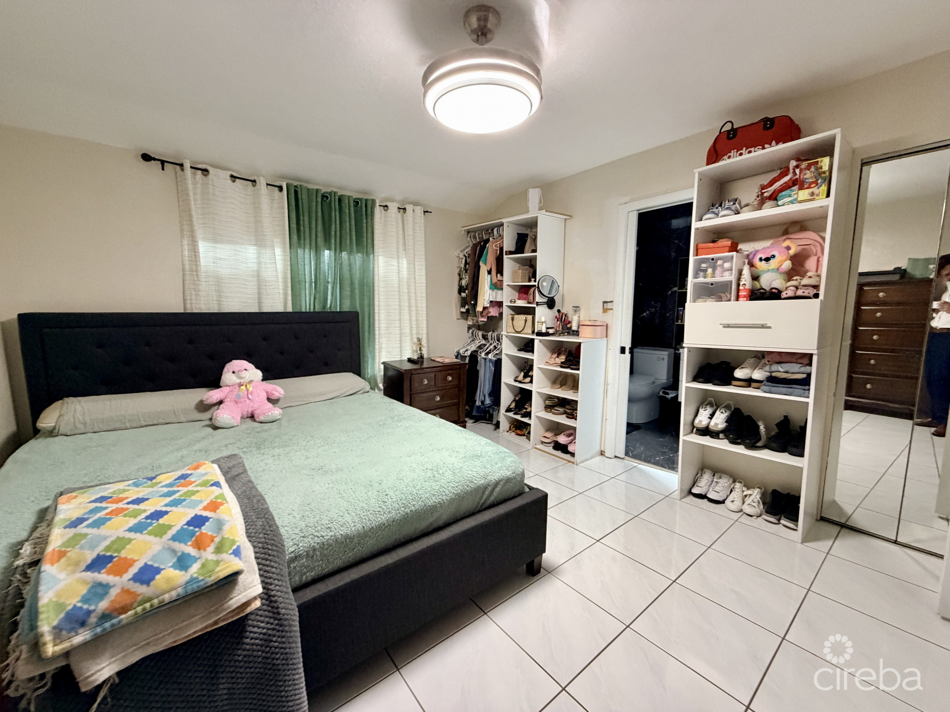 TROPICAL HAVEN - REMODELED 3 BEDROOM CONDO!