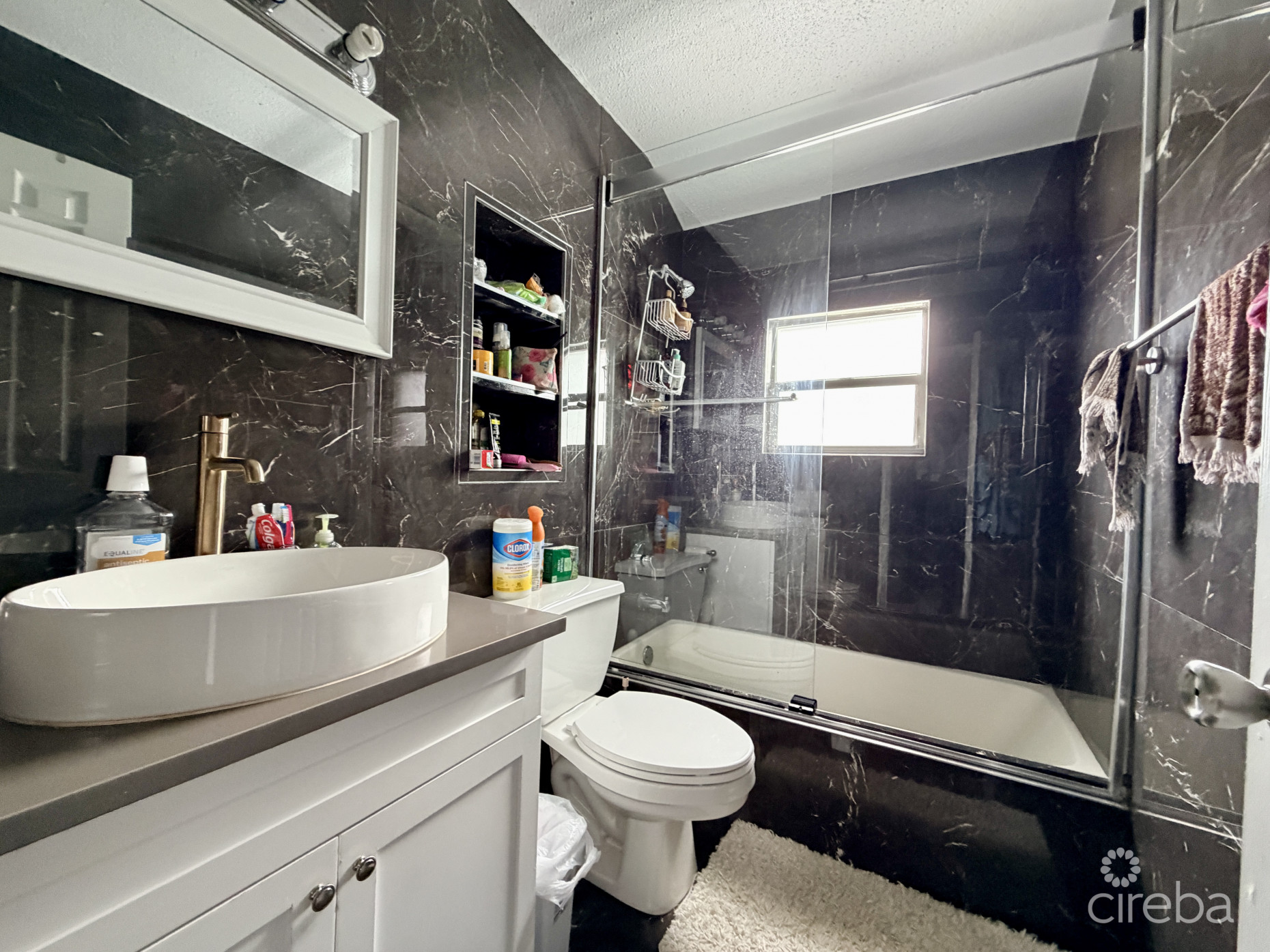 TROPICAL HAVEN - REMODELED 3 BEDROOM CONDO!