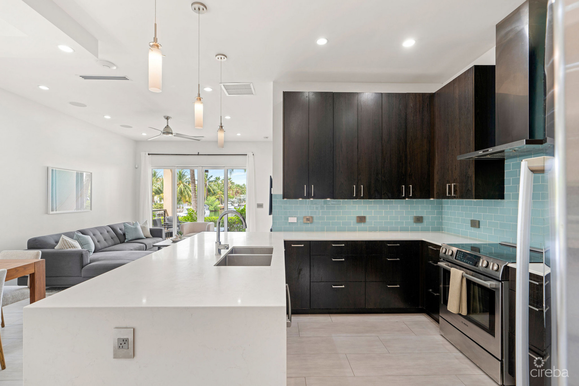 CYPRESS POINTE NORTH 101 - CANAL FRONT CRYSTAL HARBOUR