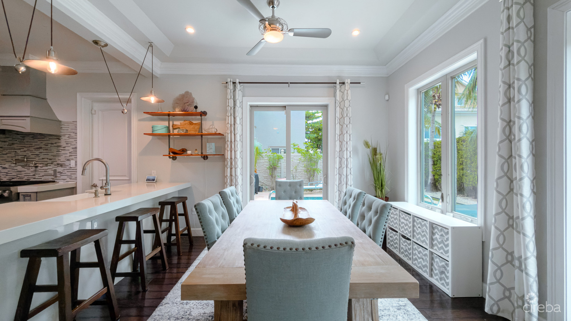 CAMELOT DRIVE HOME, SEVEN MILE BEACH