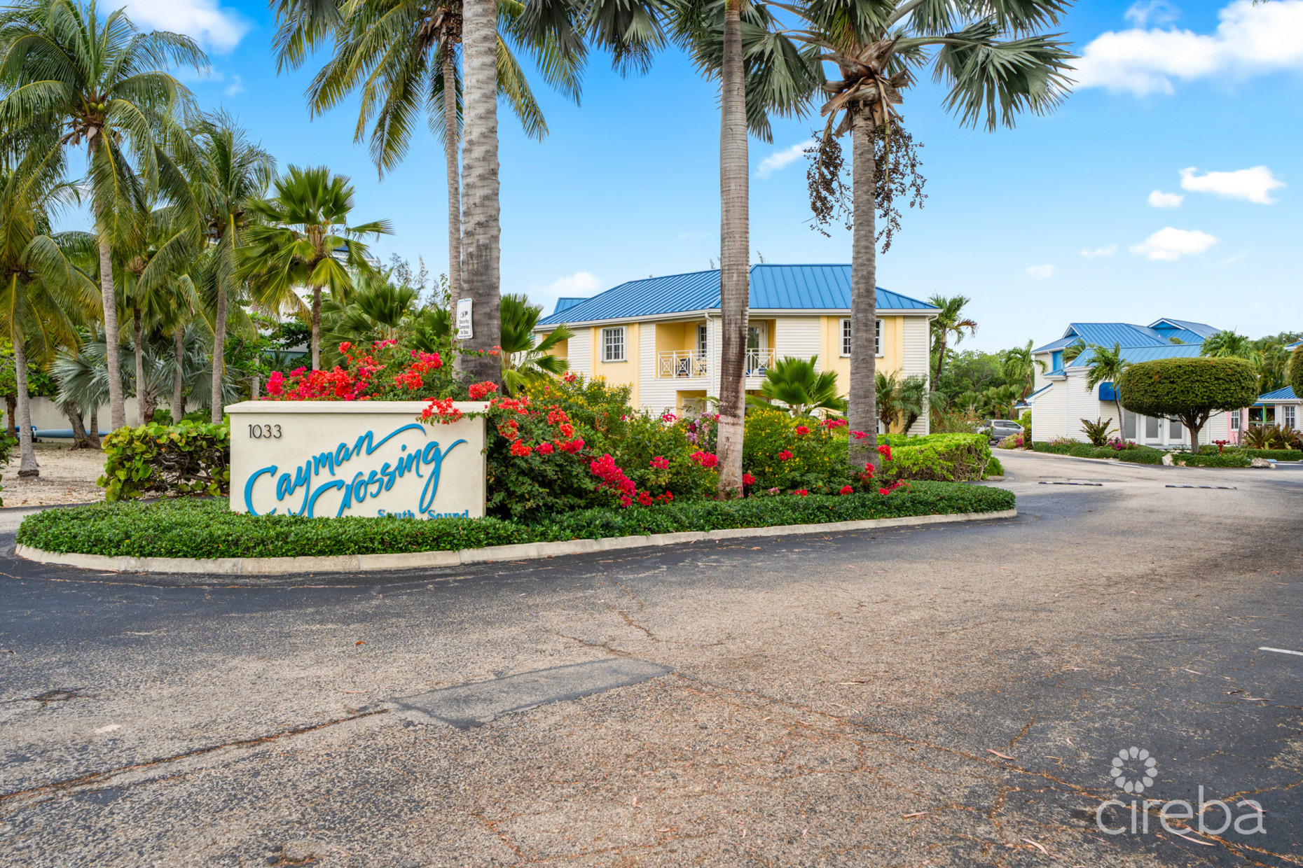 CAYMAN CROSSING 33, BEAUTIFULLY RENOVATED TOWNHOME
