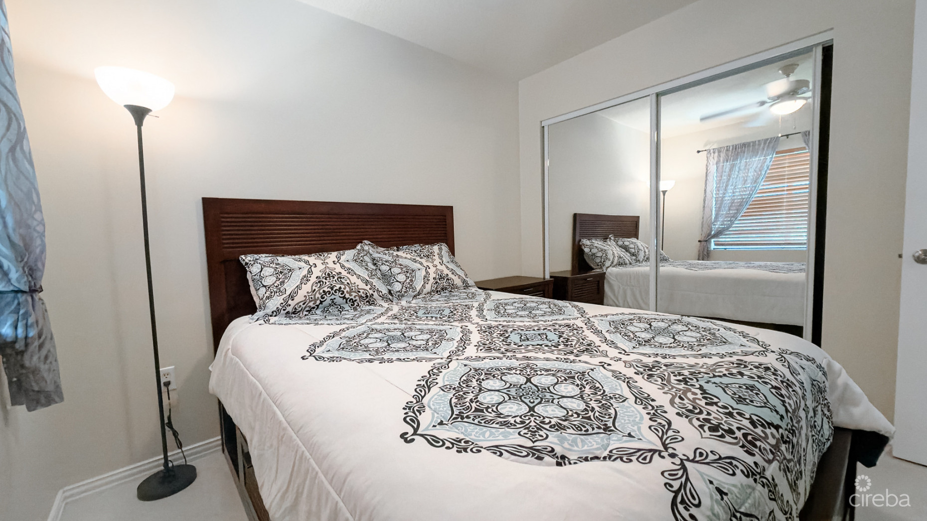 LAKESIDE 1 BED CONDO