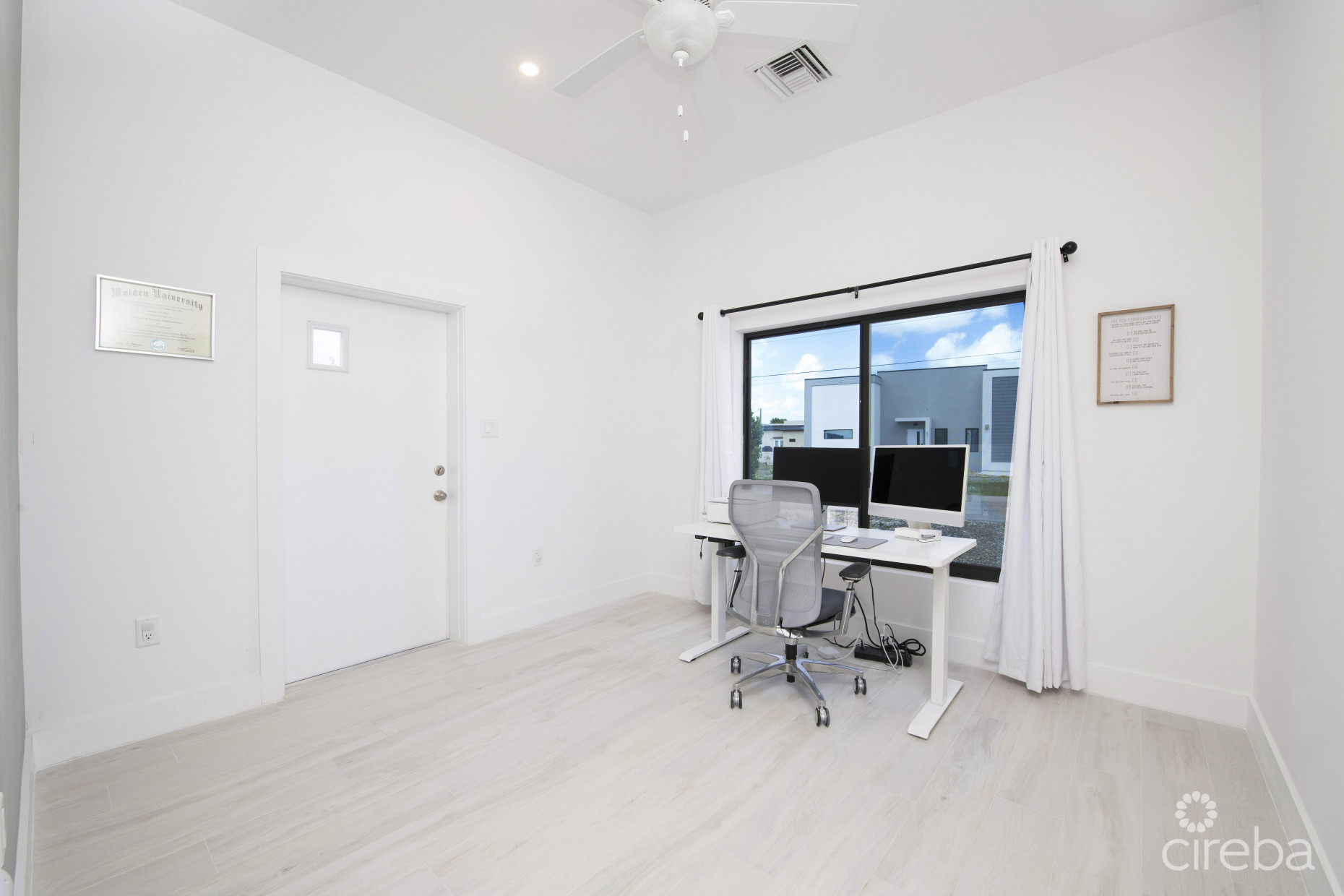 MODERN 3 BED, 3 BATH SINGLE FAMILY HOME. WITH BONUS OFFICE/DEN.