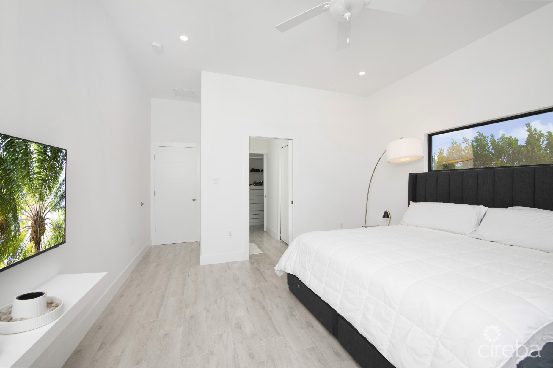 MODERN 3 BED, 3 BATH SINGLE FAMILY HOME. WITH BONUS OFFICE/DEN.