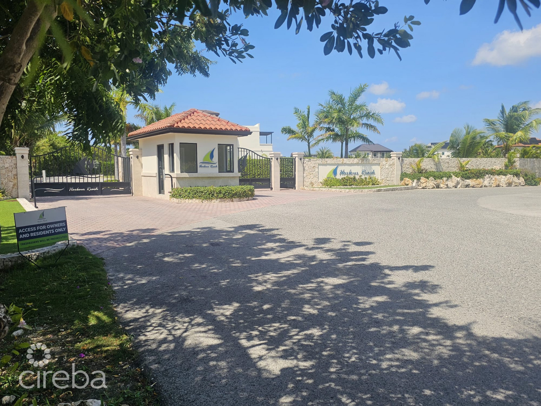 PRIME LOCATION CANAL FRONT HARBOUR REACH
