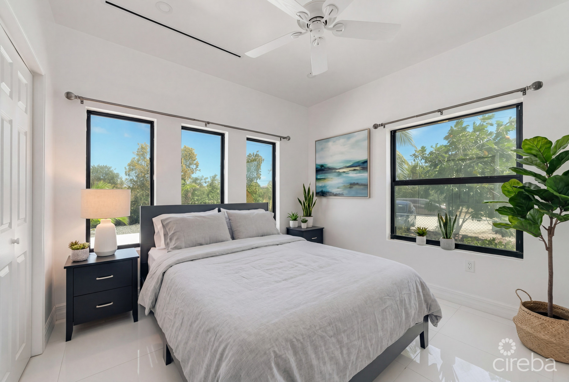 HYRE VIEW - 3 BED, 2 BATH DUPLEX