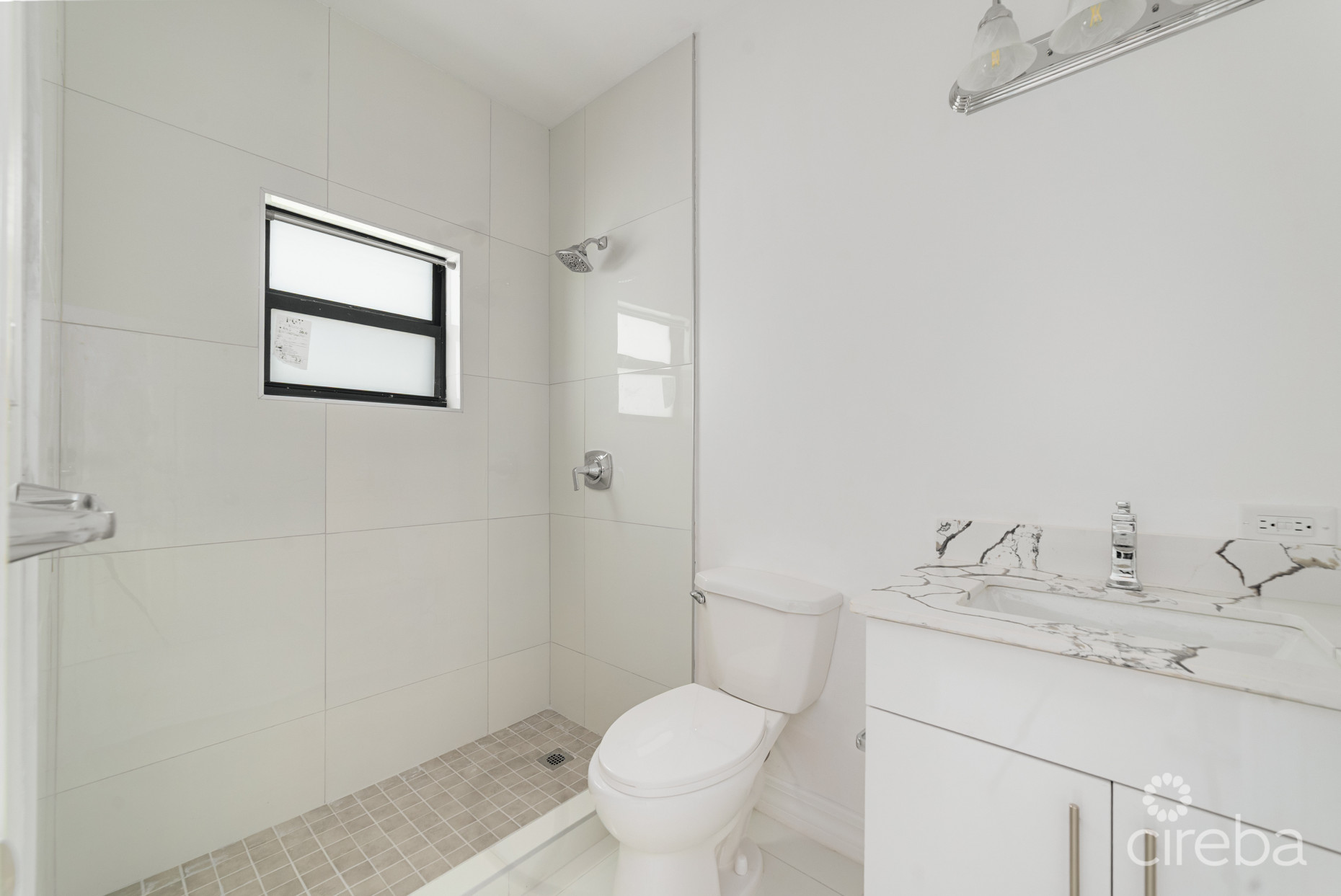 HYRE VIEW - 3 BED, 2 BATH DUPLEX