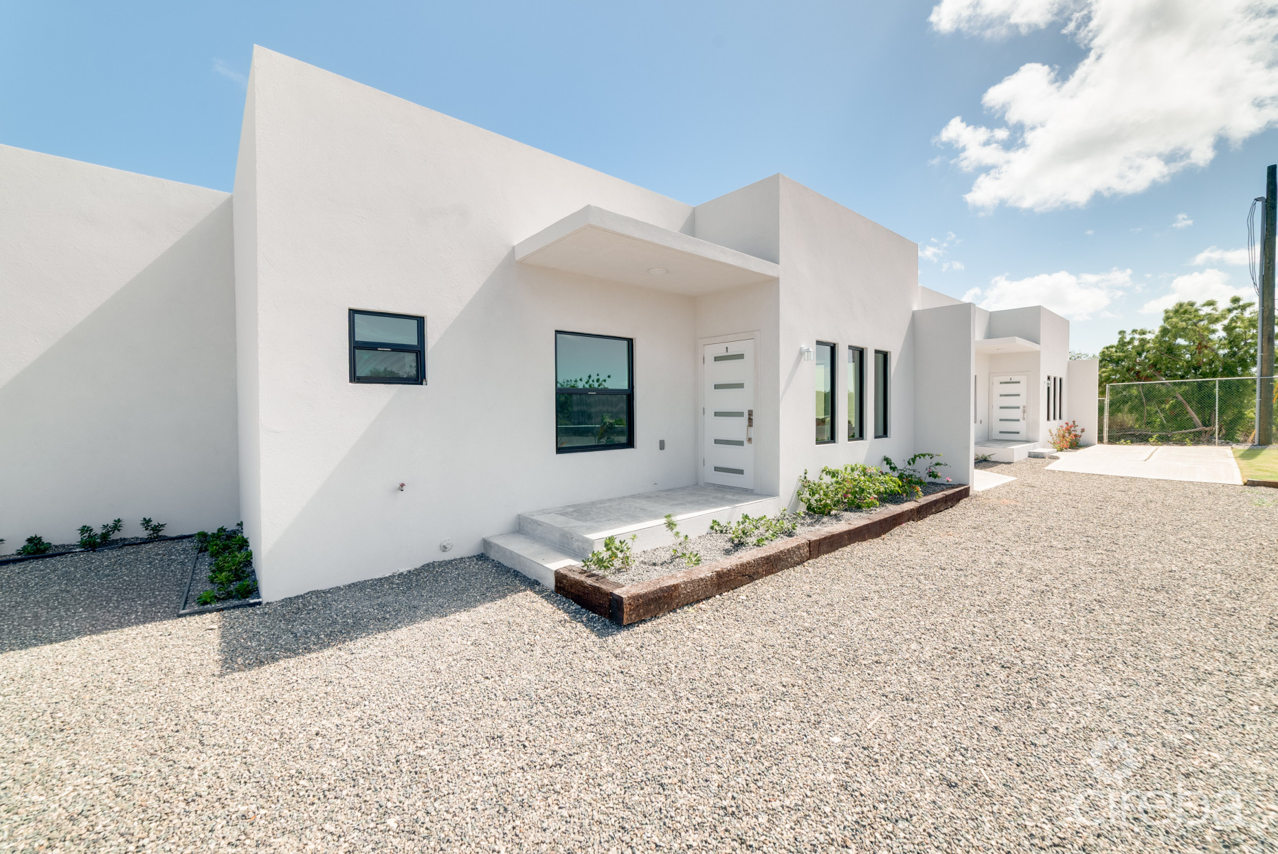 HYRE VIEW - 3 BED, 2 BATH DUPLEX