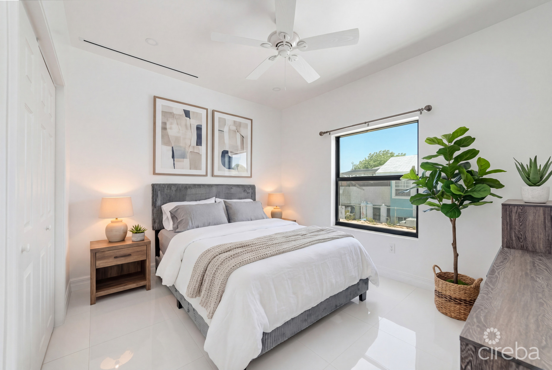 HYRE VIEW - 3 BED, 2 BATH DUPLEX