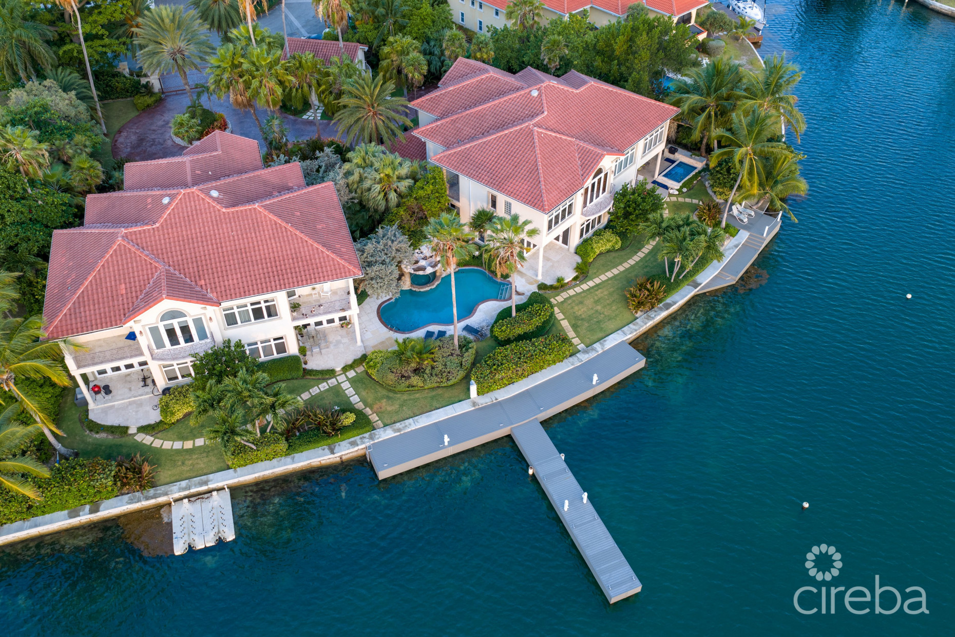 VISCAYA 1B - WATERFRONT HOME GOVERNORS HARBOUR
