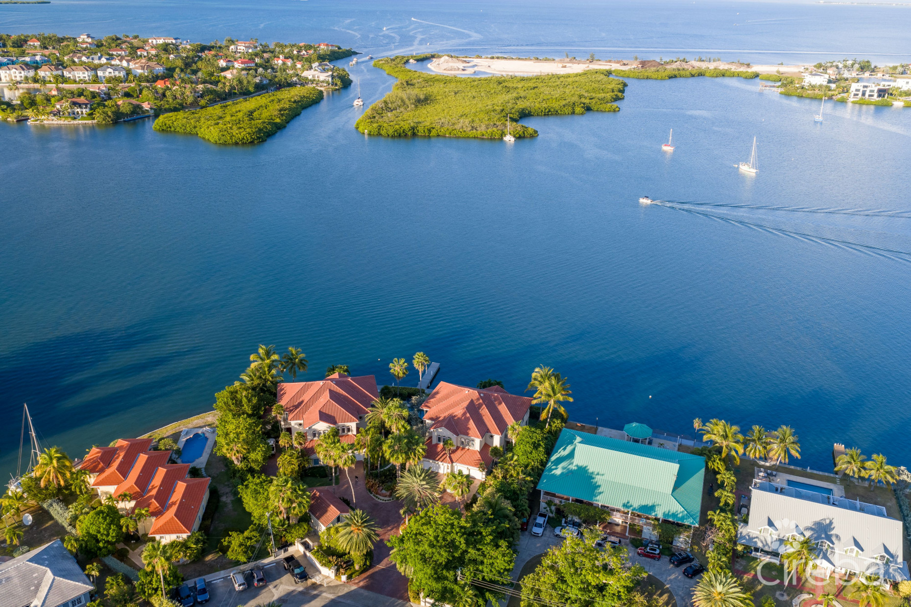 VISCAYA 1B - WATERFRONT HOME GOVERNORS HARBOUR