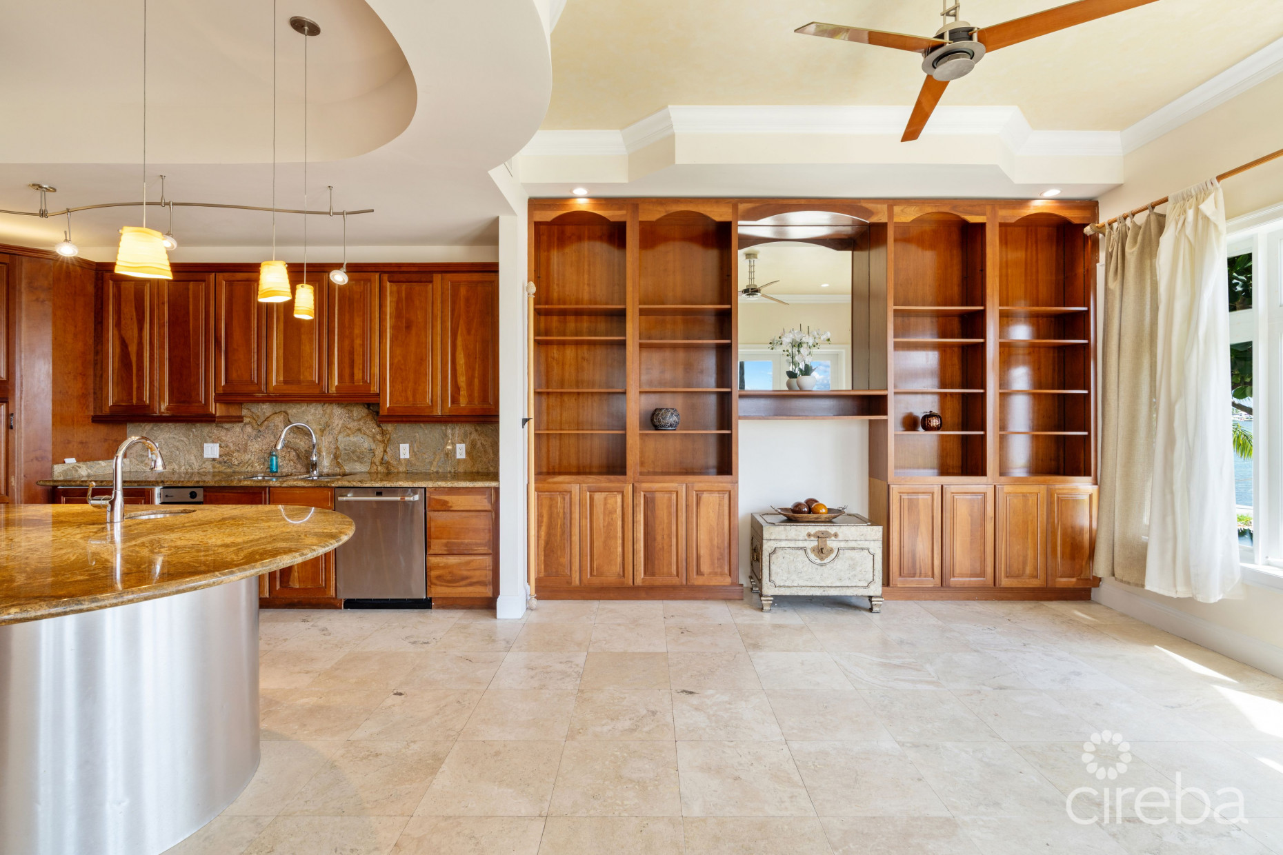 VISCAYA 1B - WATERFRONT HOME GOVERNORS HARBOUR