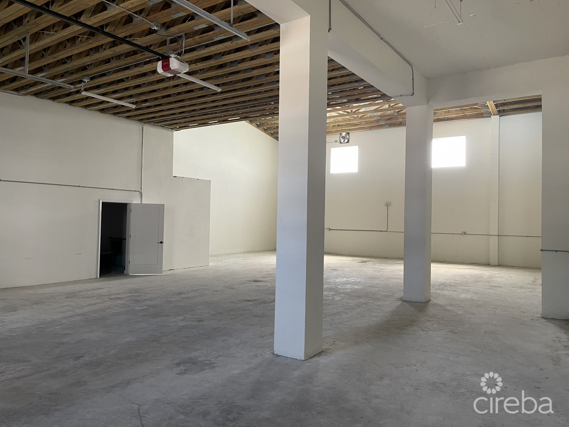 PRIME LOCATION - LEASED INVESTMENT WAREHOUSE