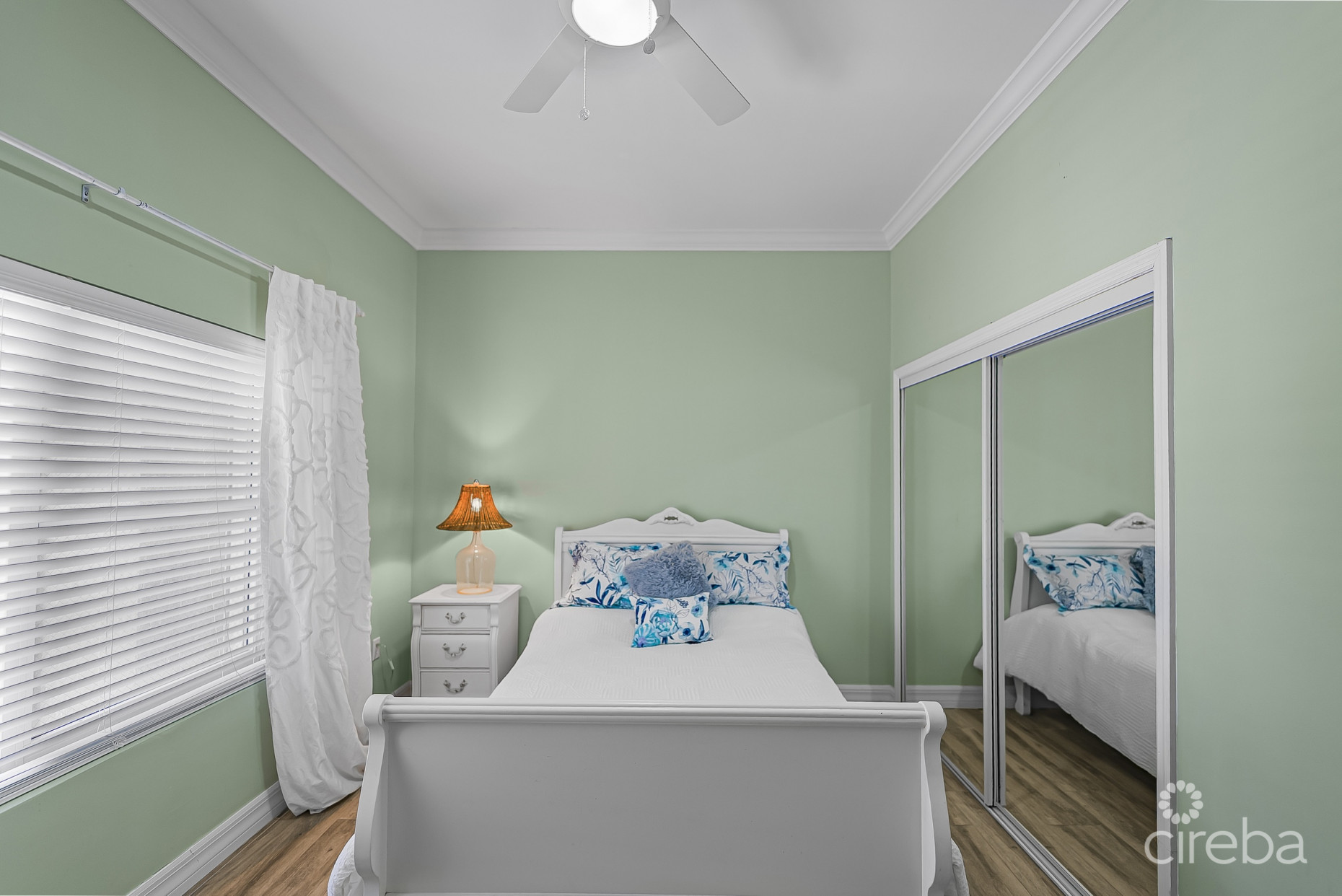 HARBOUR POINT OCEANFRONT 3 BED PLUS OFFICE