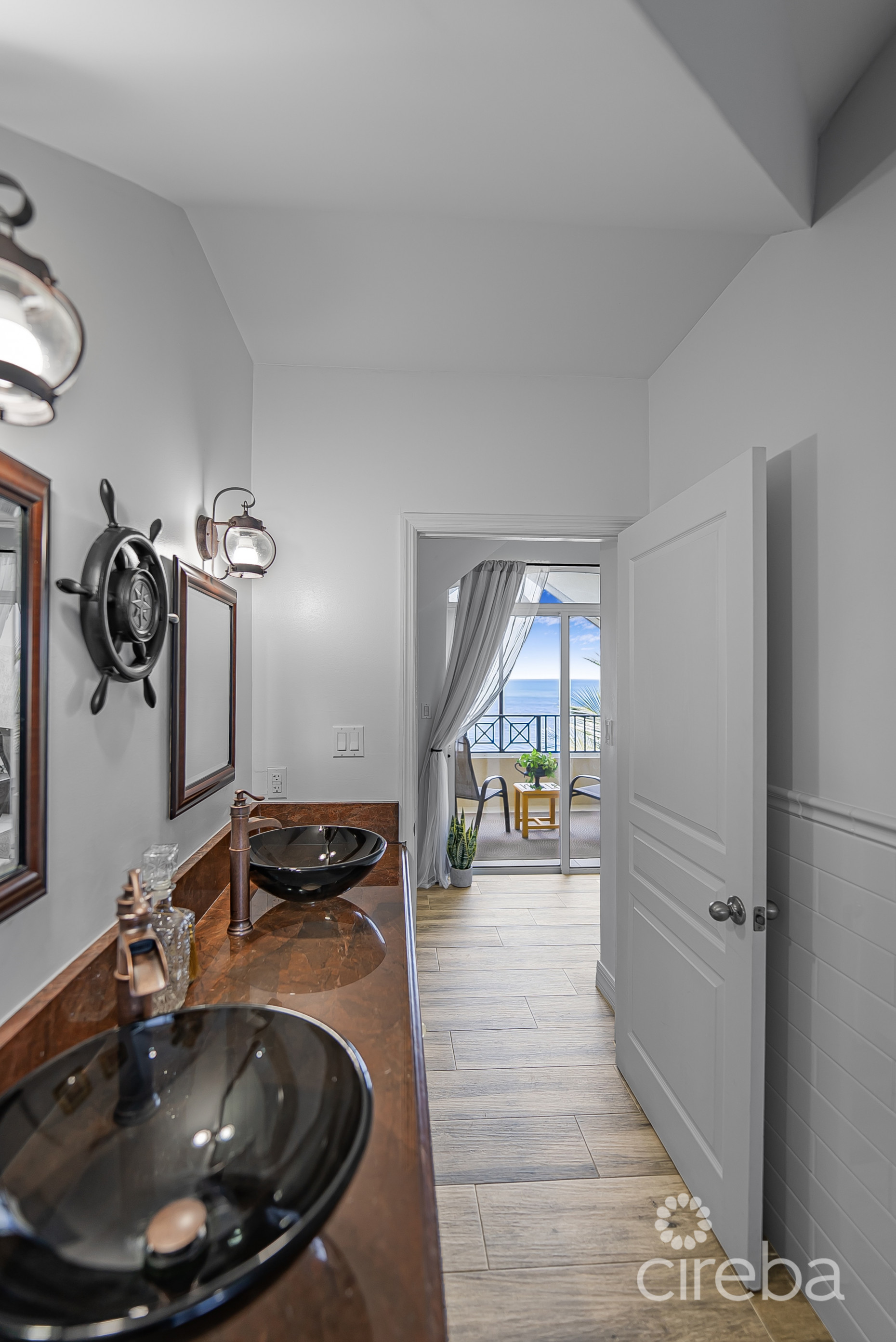 HARBOUR POINT OCEANFRONT 3 BED PLUS OFFICE