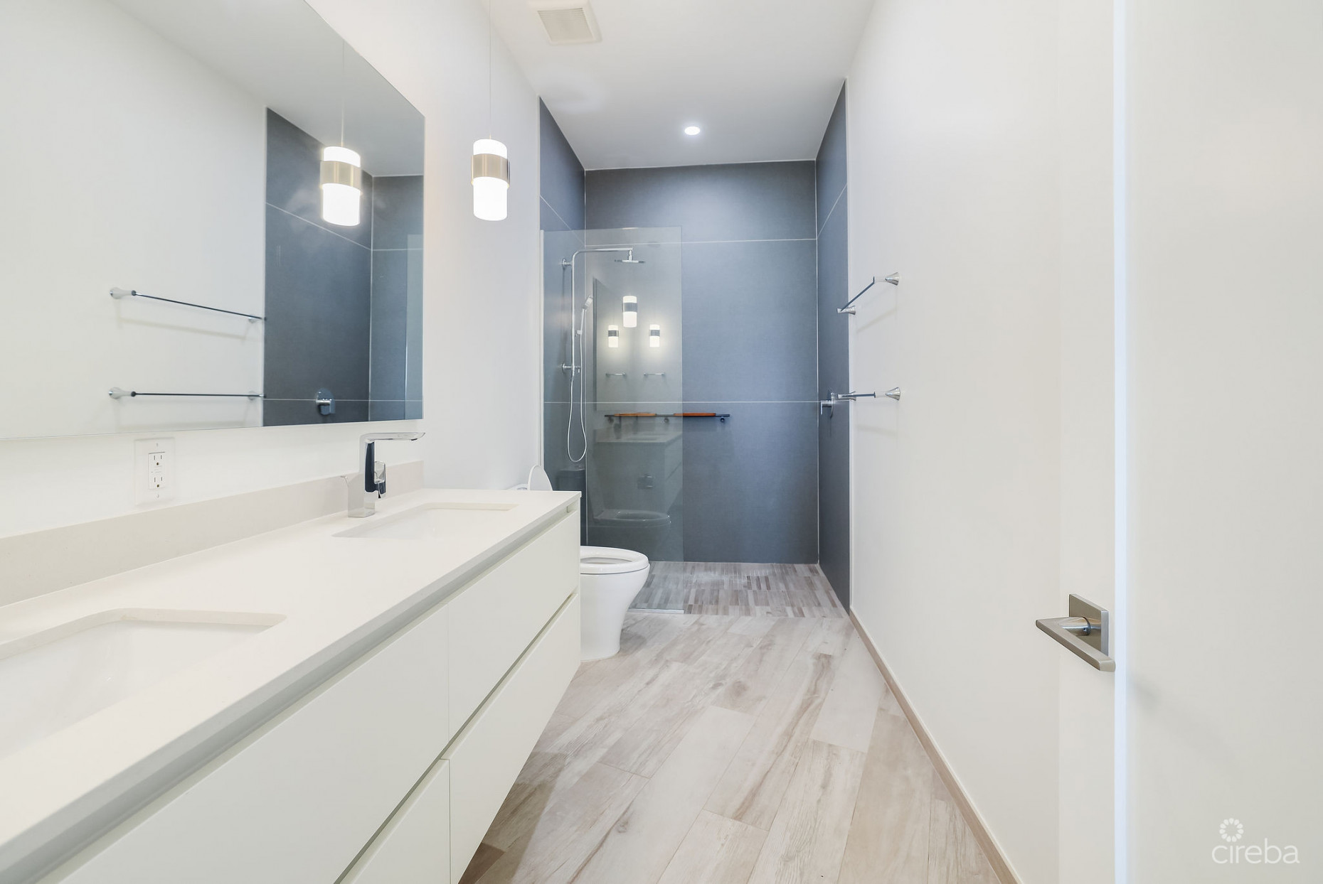 AURA #305 OCEANFRONT