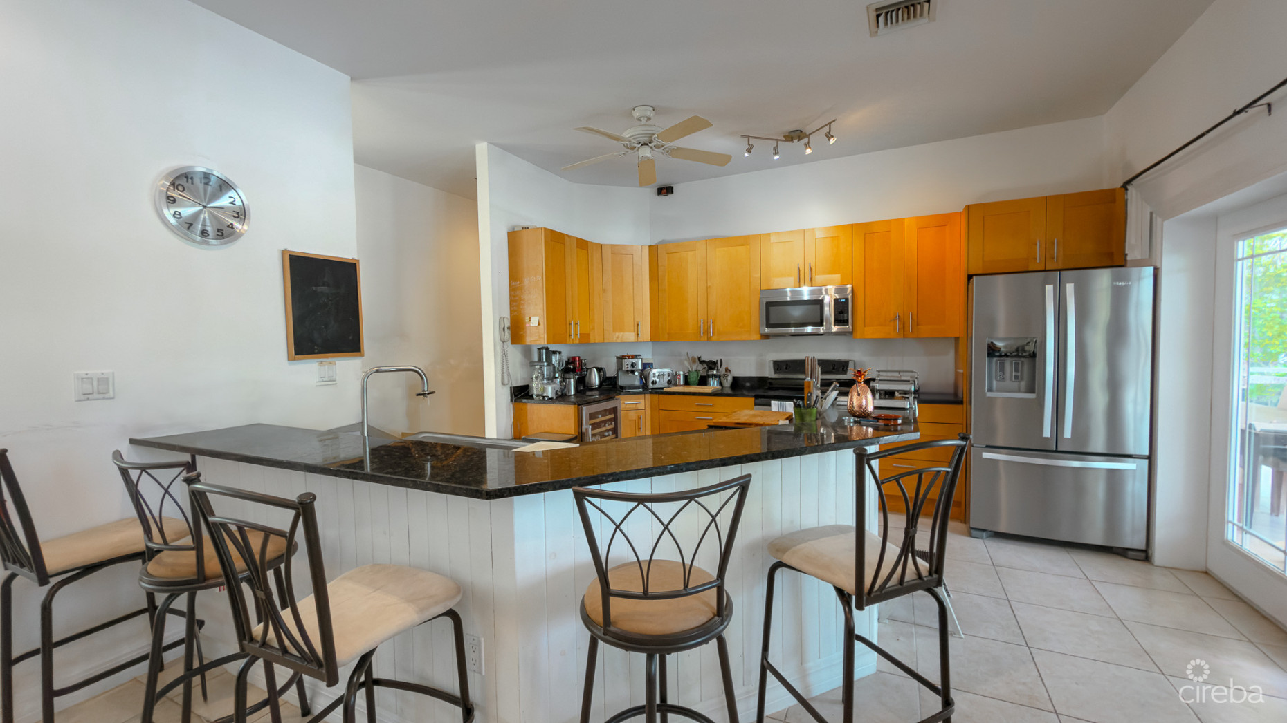 CANAL FRONT HOME 3 BED PROSPECT