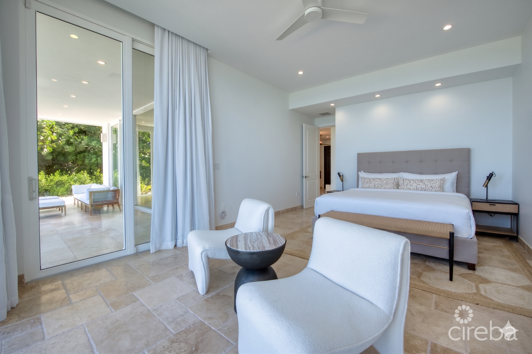 SEASIDE HIDEAWAY - FULLY RENOVATED BEACHFRONT GEM