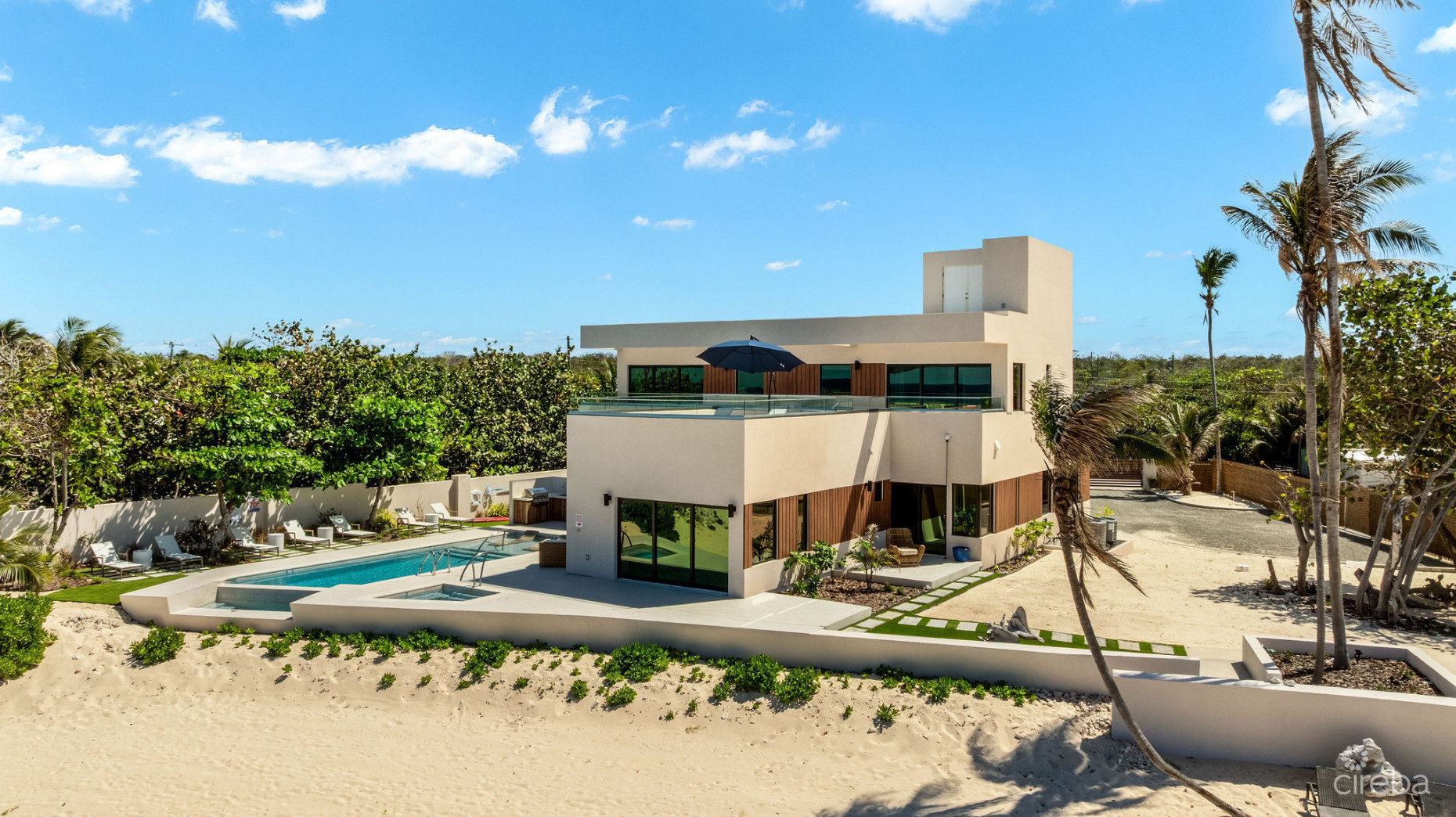 5 BED BEACH FRONT ESTATE - HALCYON POINT