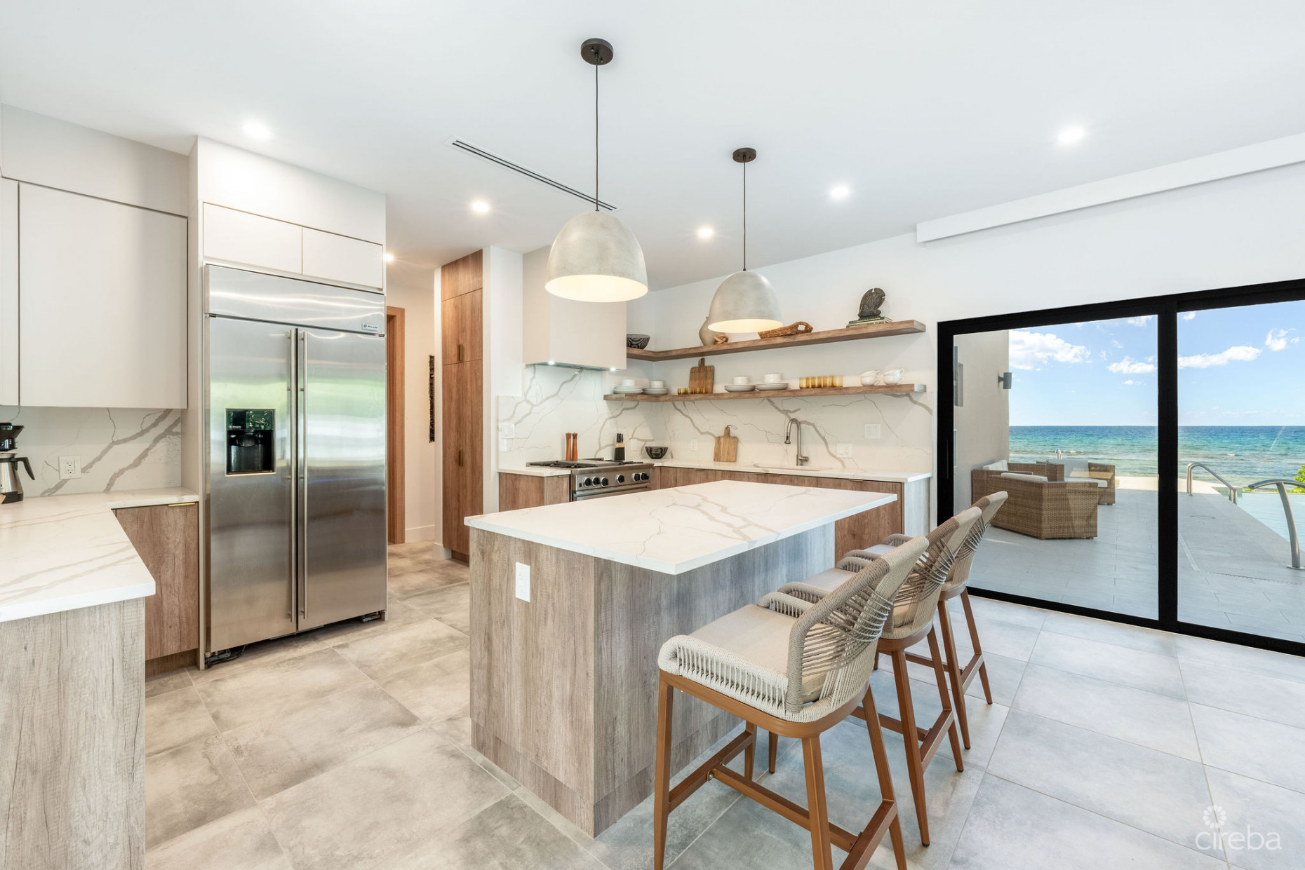 5 BED BEACH FRONT ESTATE - HALCYON POINT