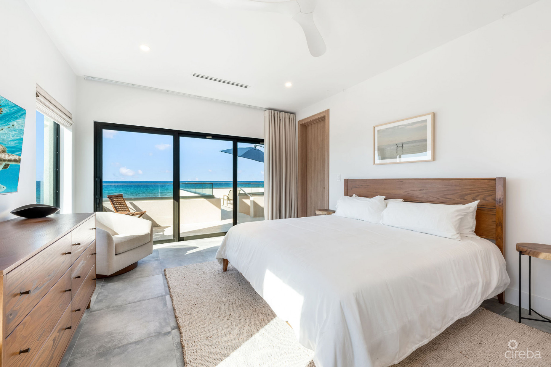 5 BED BEACH FRONT ESTATE - HALCYON POINT