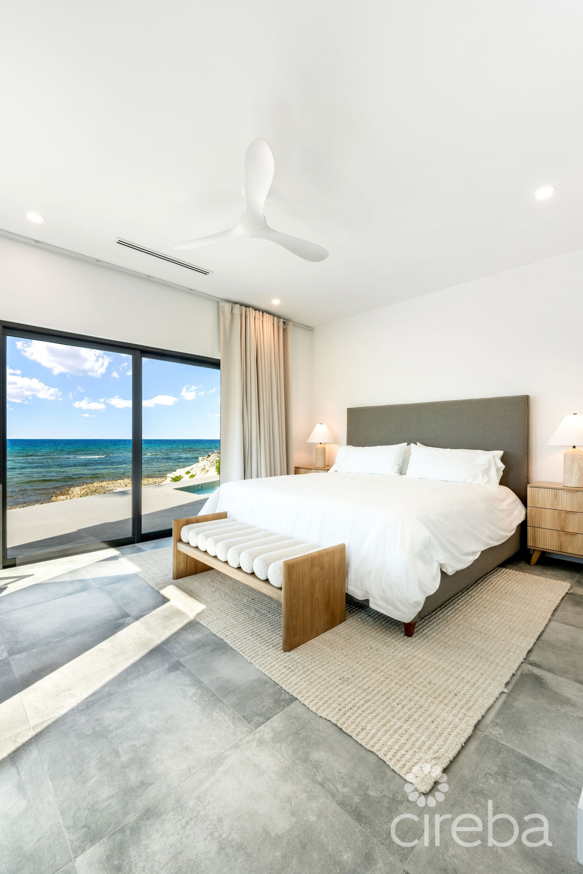5 BED BEACH FRONT ESTATE - HALCYON POINT