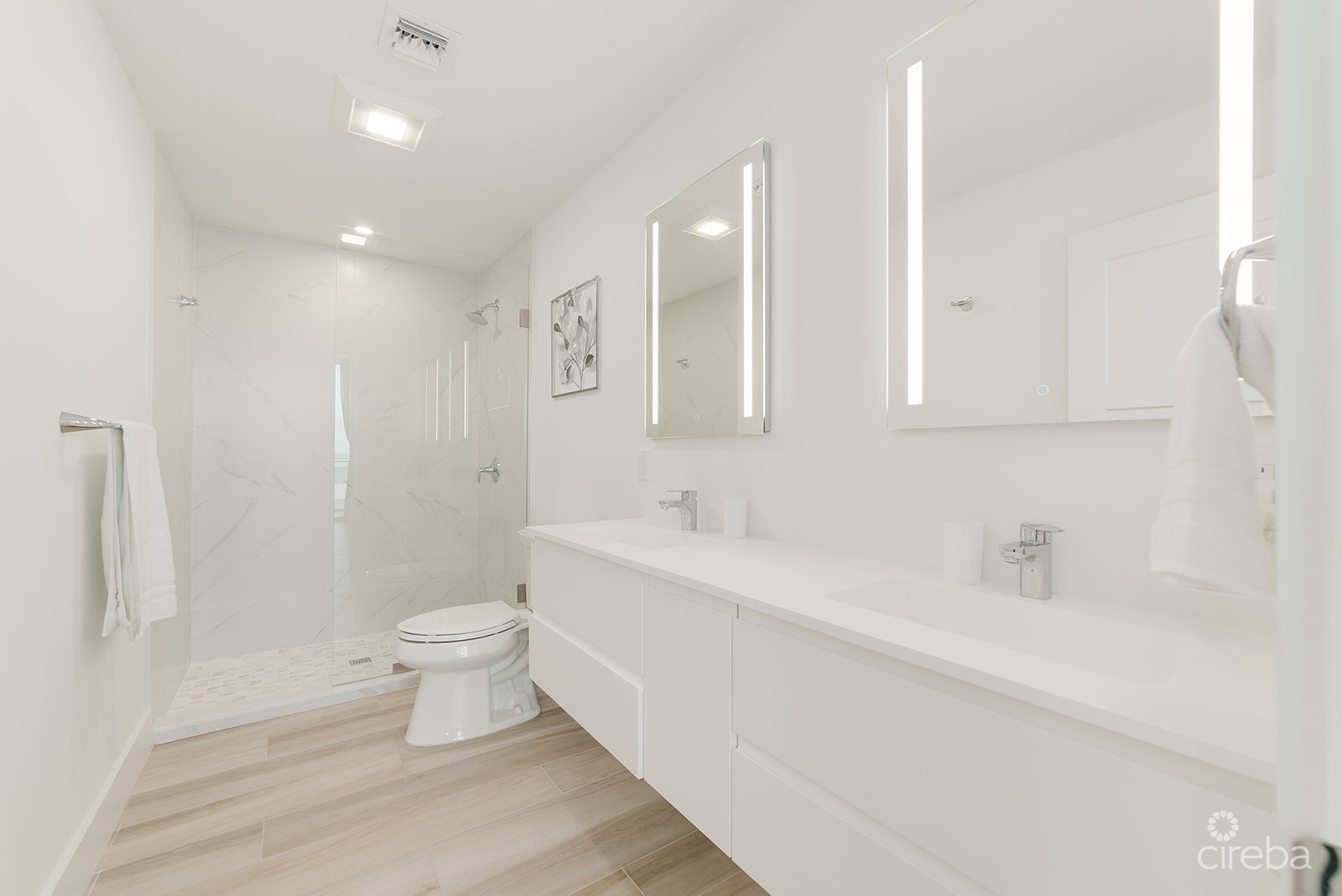 SUNSET POINT - BEAUTIFULLY UPGRADED 3 BED WITH PANORAMIC OCEAN VIEWS